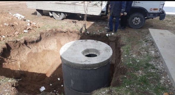 Установка колодца у дороги